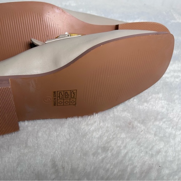 PrettyLittleThing Cream Loafers with Gold Detail - Picture 6 of 6